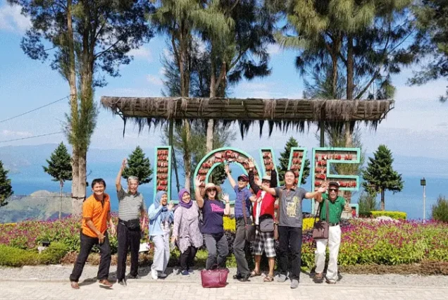tour danau toba samosir
