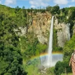 Menjelajahi Keindahan Air Terjun Sipiso-Piso di Sumatera Utara